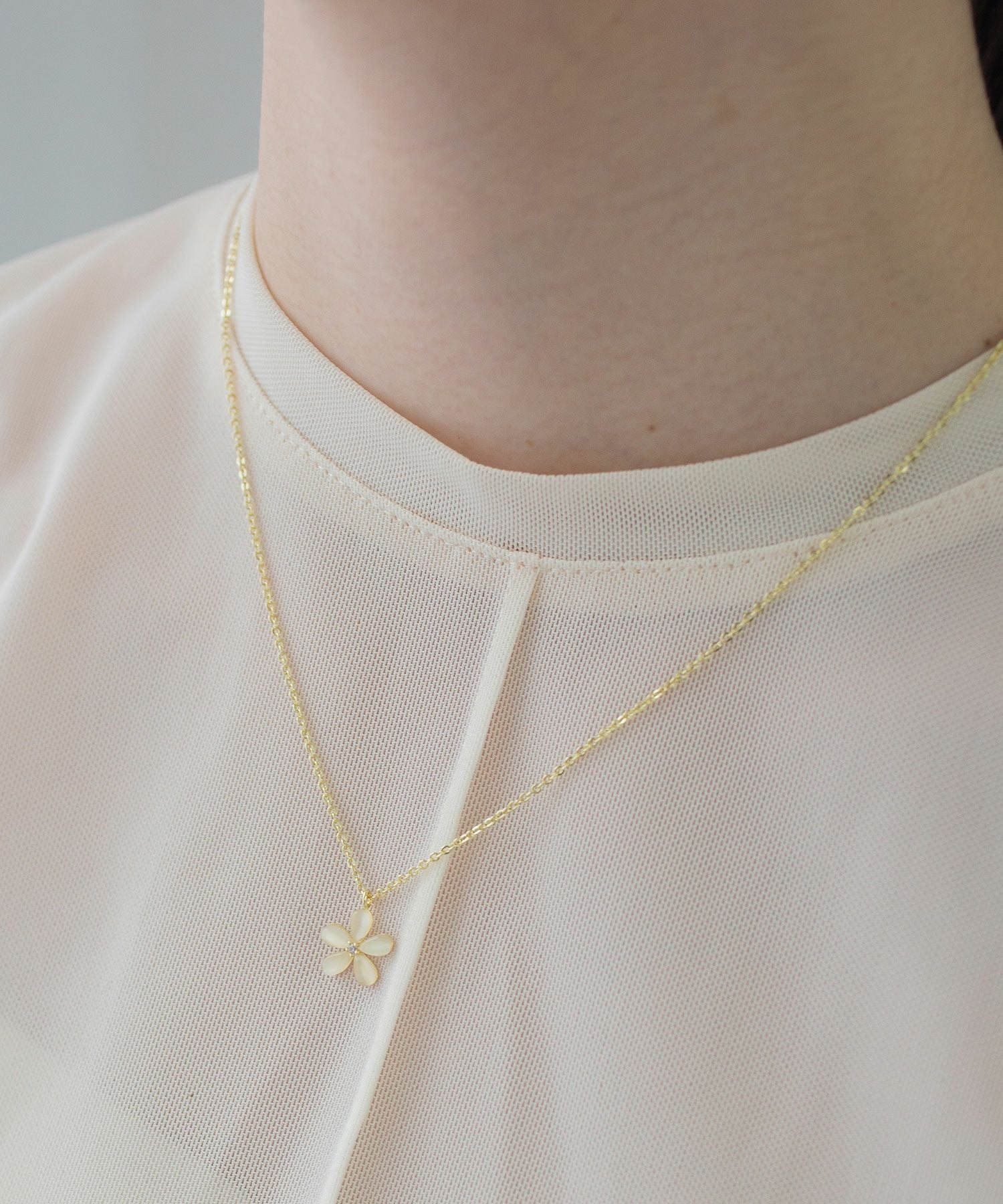 フラワーキャッツアイネックレス