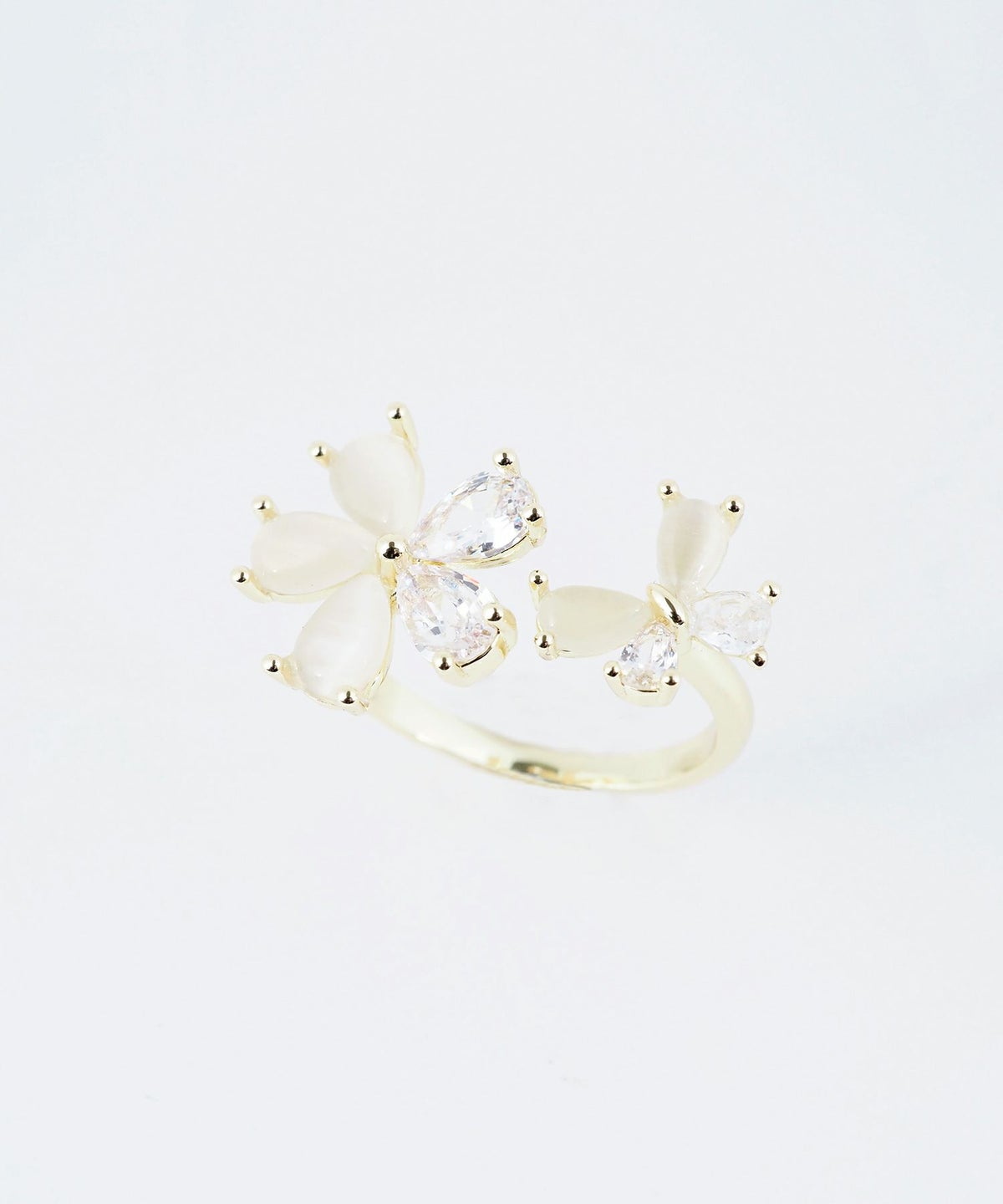 フラワーバタフライフリーリング