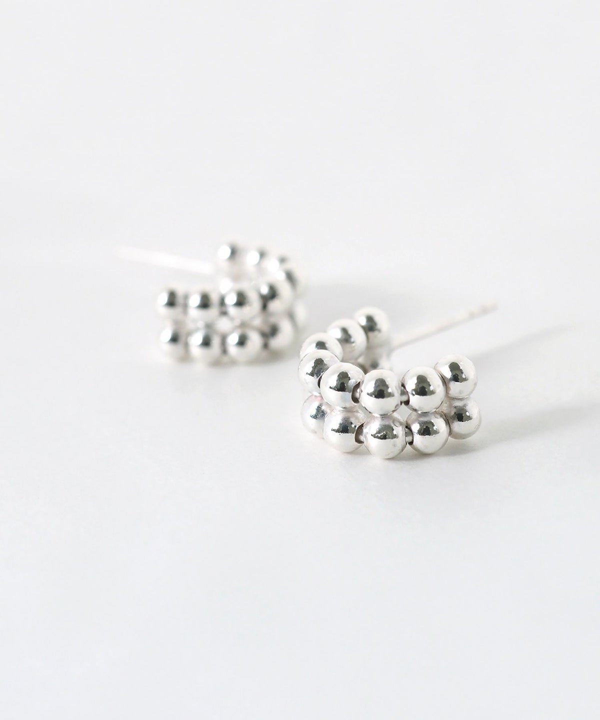 [SV925]ドットハーフフープピアス