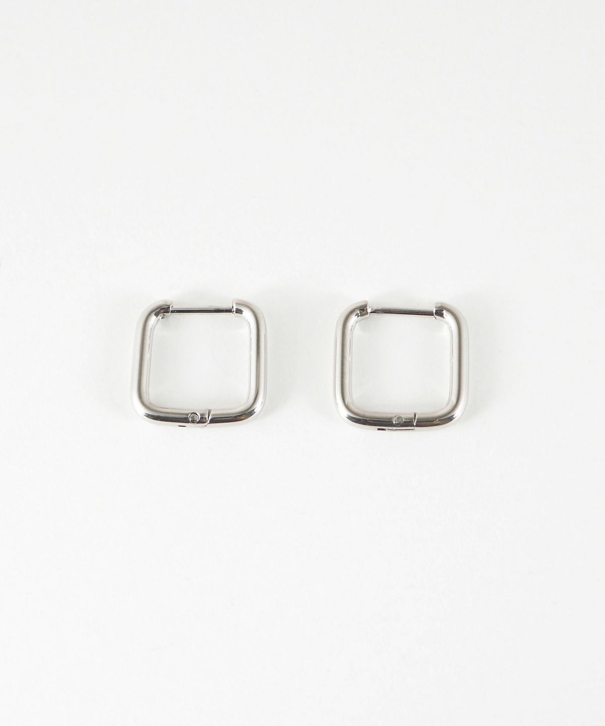 スクエアスリムワンタッチステンレスピアス【MUK lucenzio】