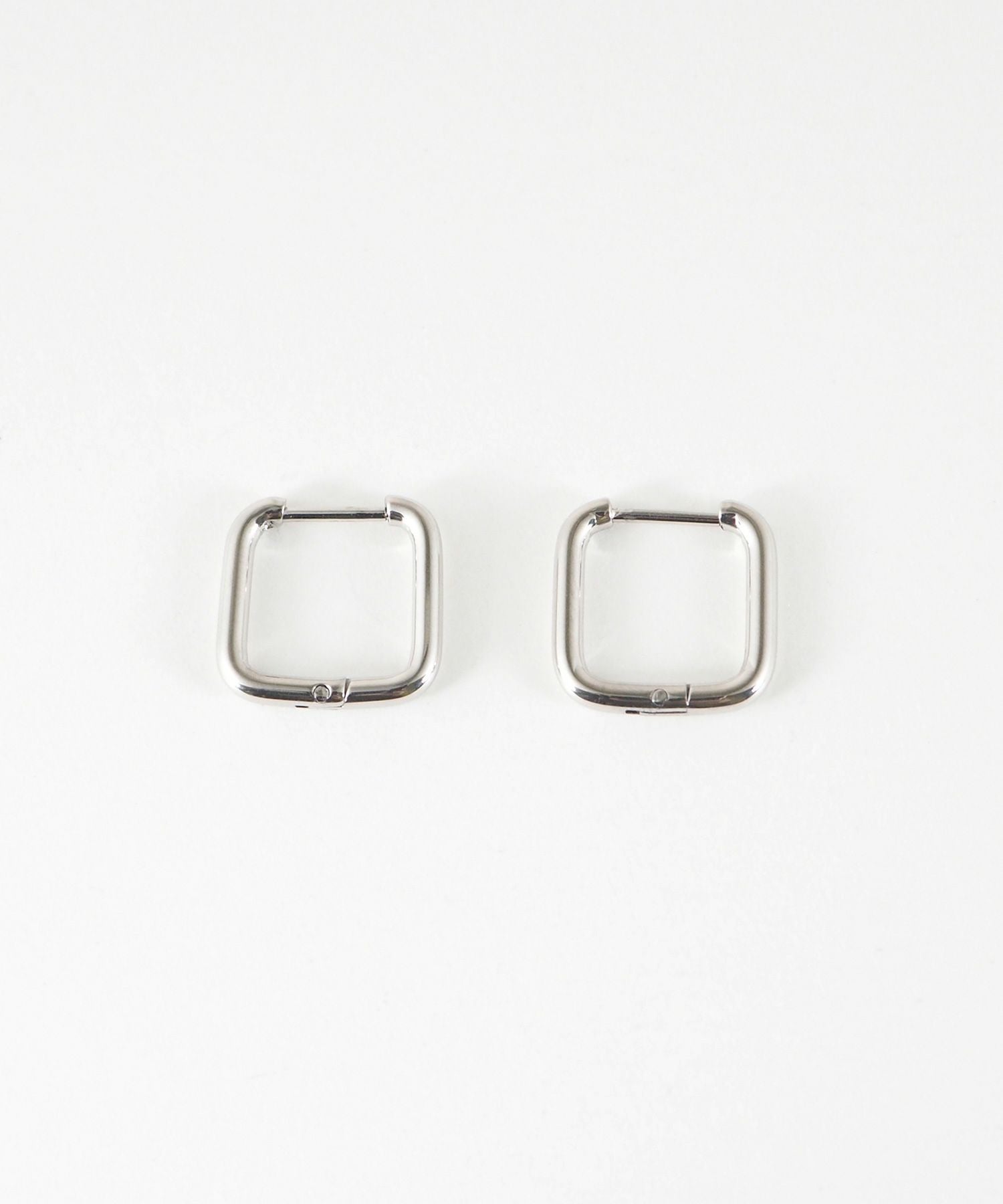 スクエアスリムワンタッチステンレスピアス【MUK lucenzio】