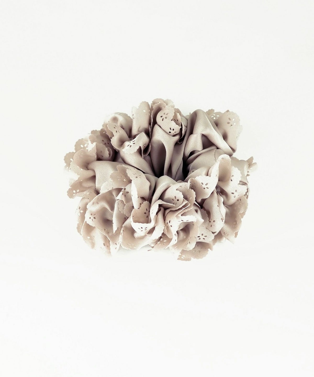 パンチングフリルシュシュ