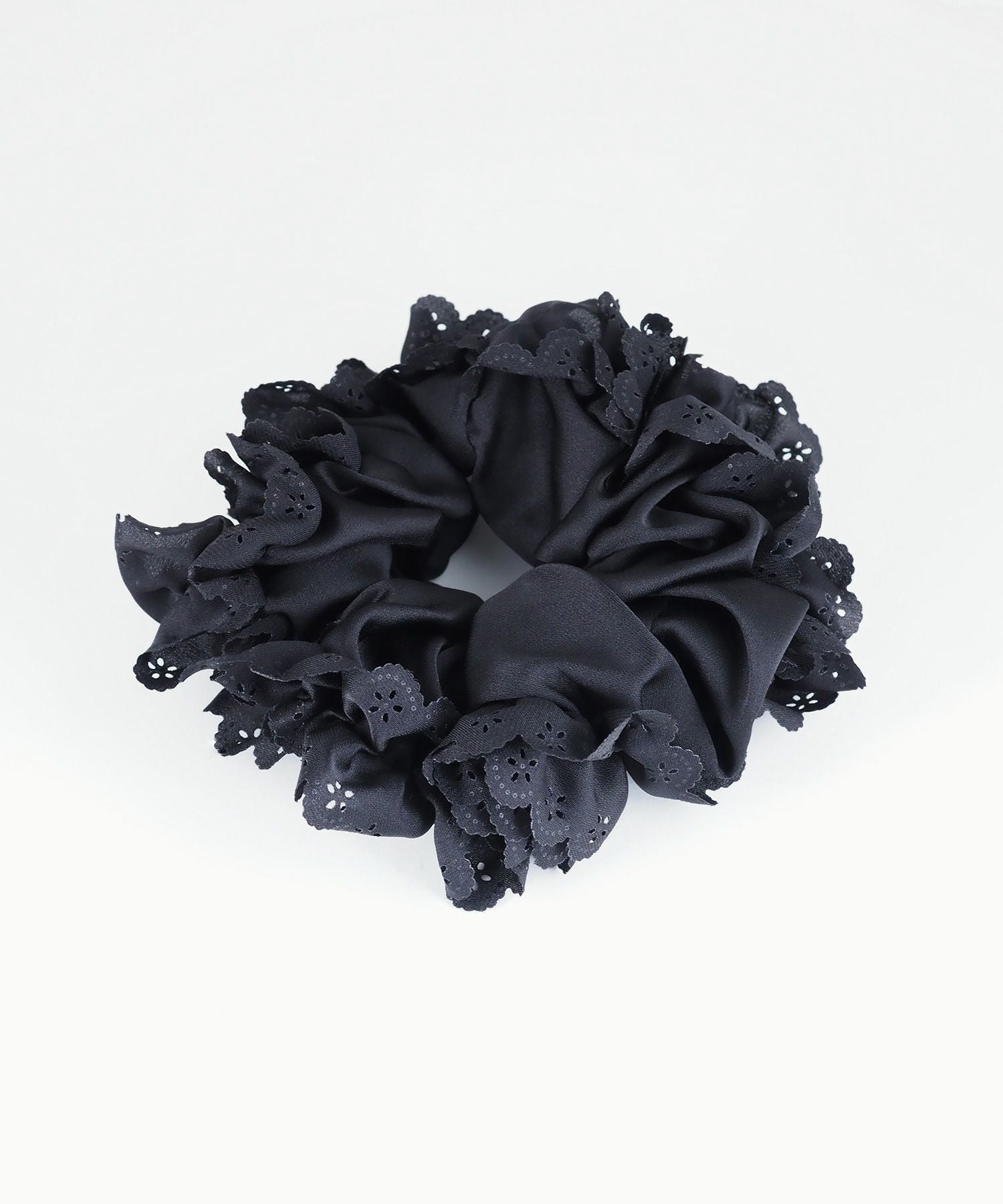 パンチングフリルシュシュ