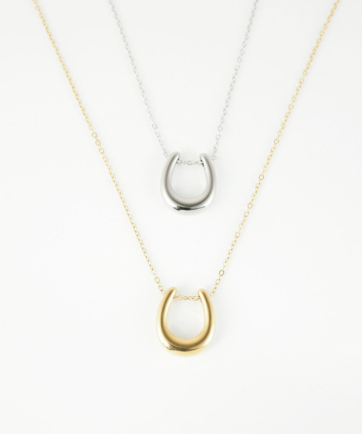 ホースシューステンレスネックレス