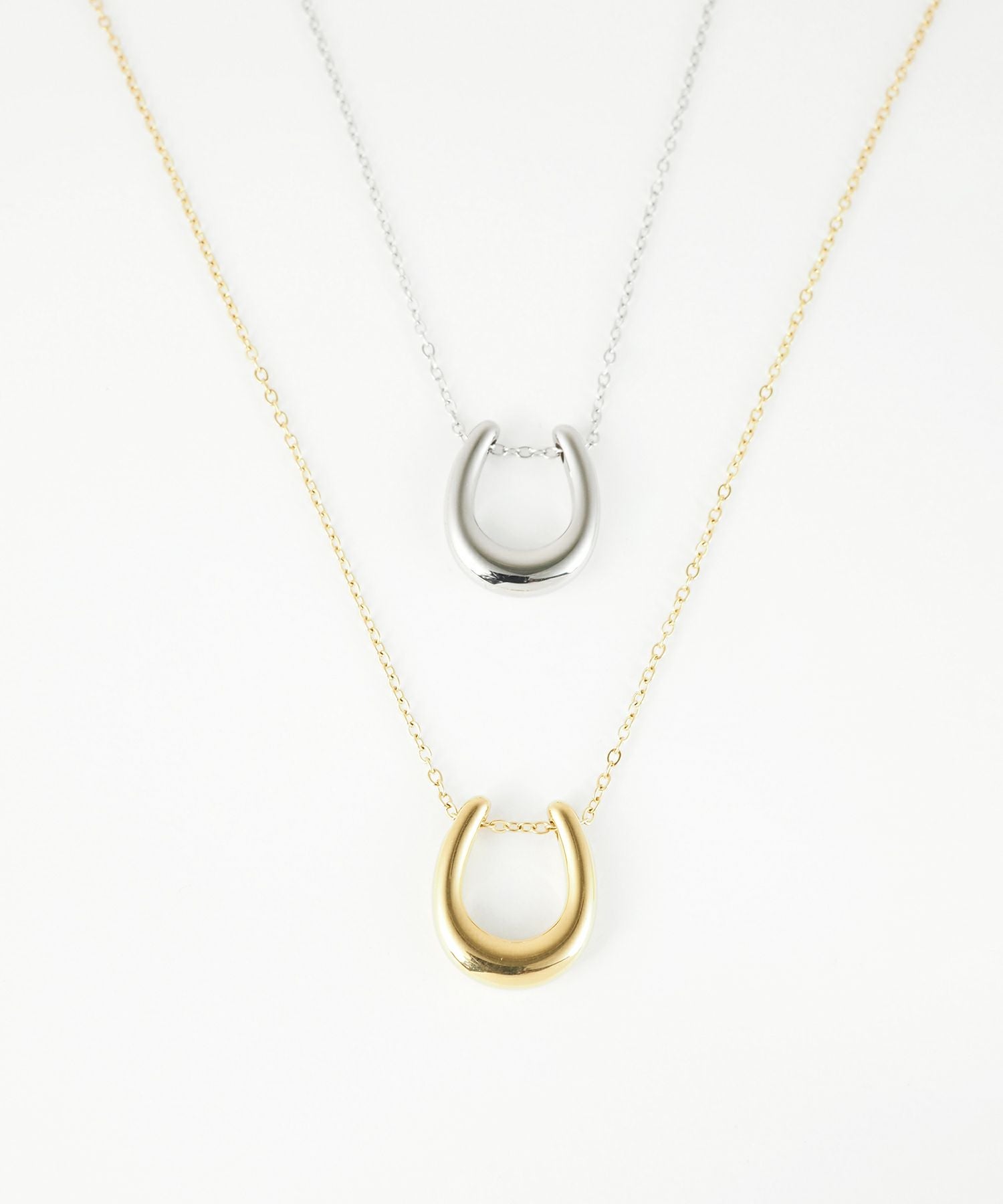 ホースシューステンレスネックレス