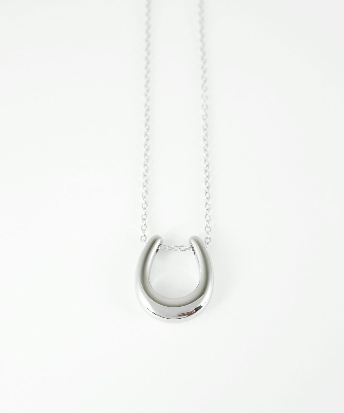 ホースシューステンレスネックレス