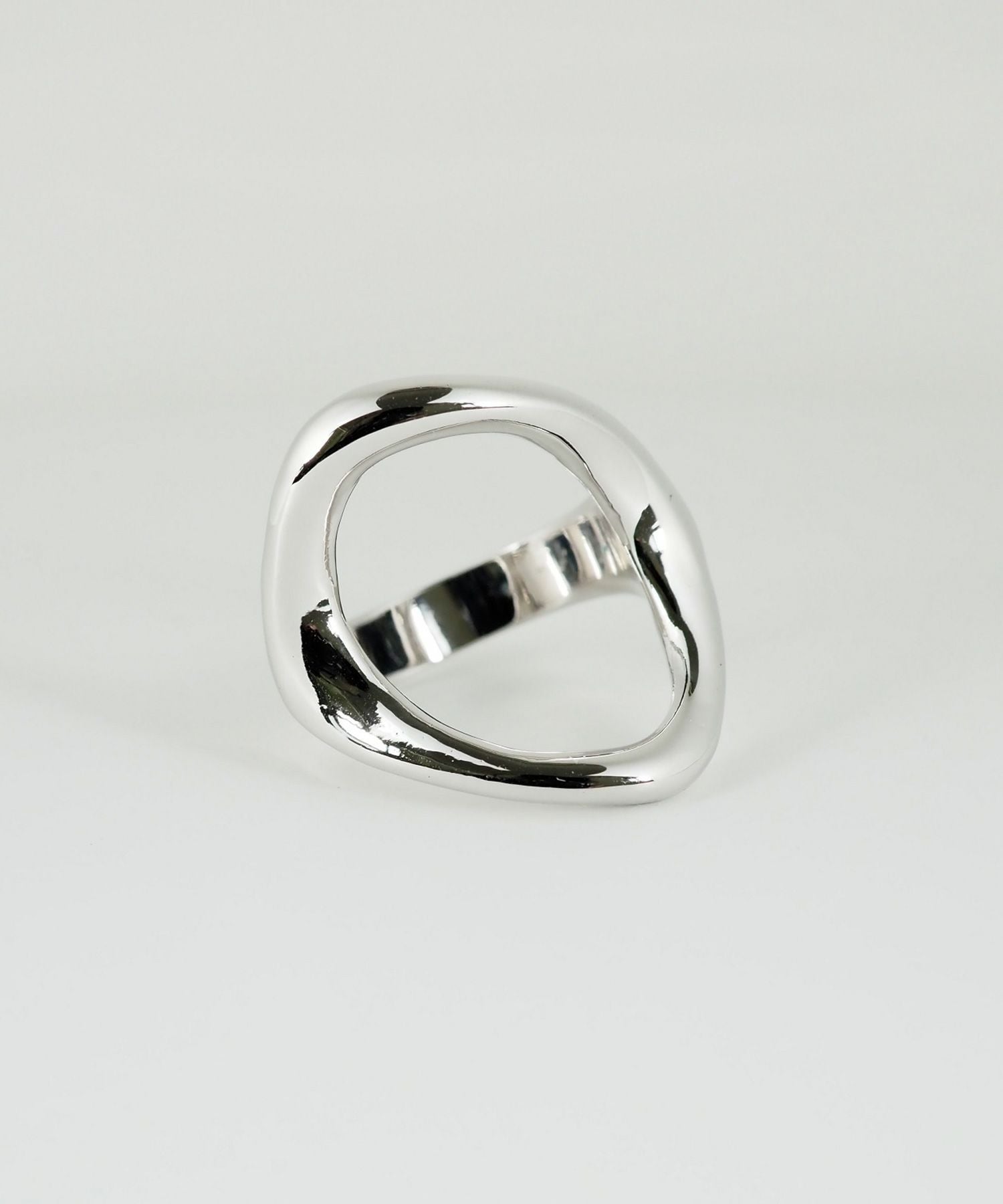 ホワイトオーバルリング 約5cm オーバルディストーションリング【over size ring collection