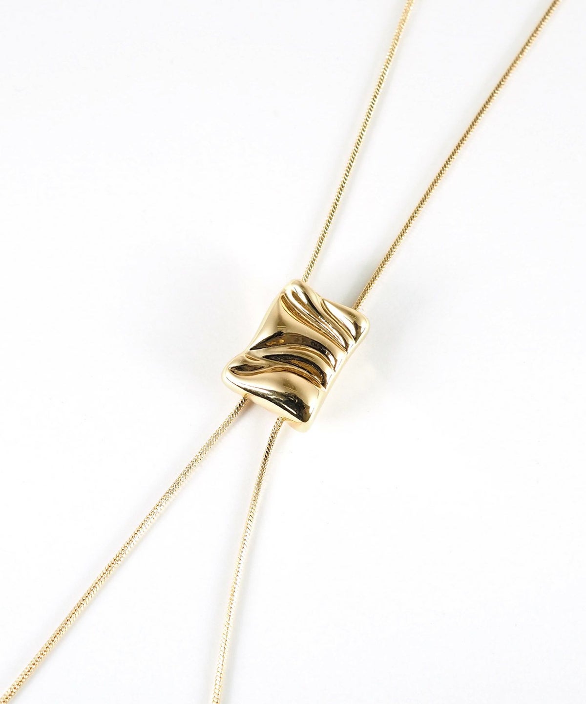 ニュアンスプレートループタイネックレス