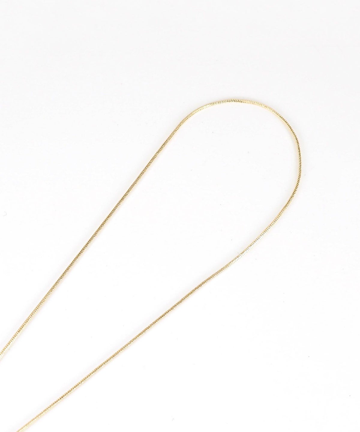 トライアングルループタイネックレス