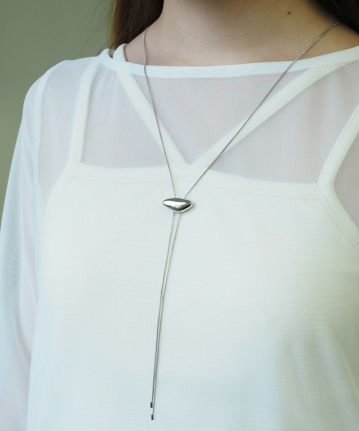 トライアングルループタイネックレス