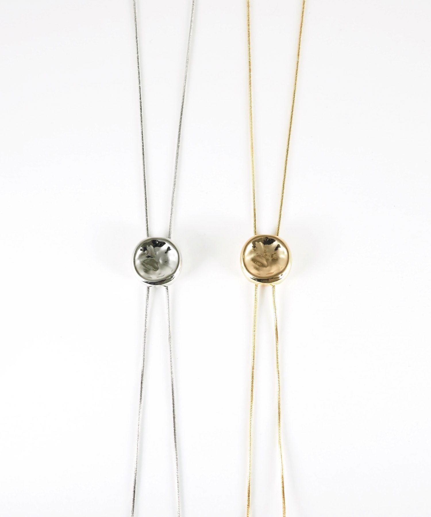 ラウンドプレートループタイネックレス