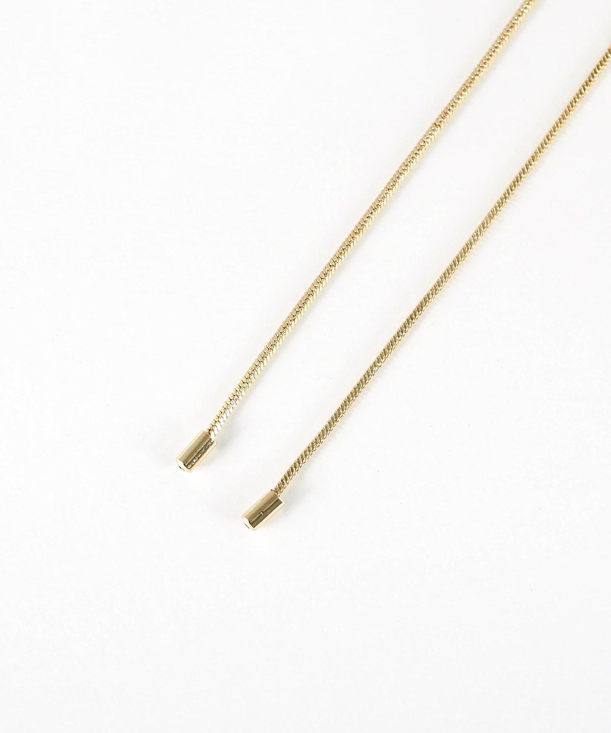 クレセントループタイネックレス