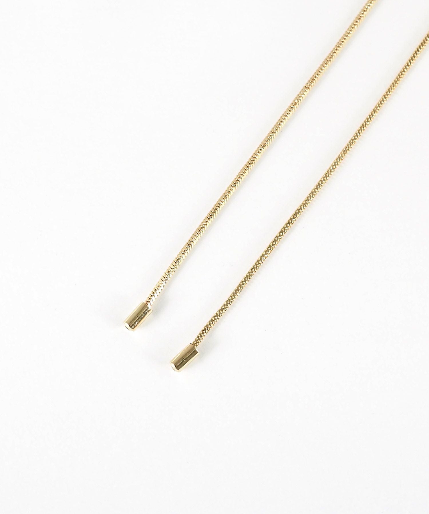 クレセントループタイネックレス