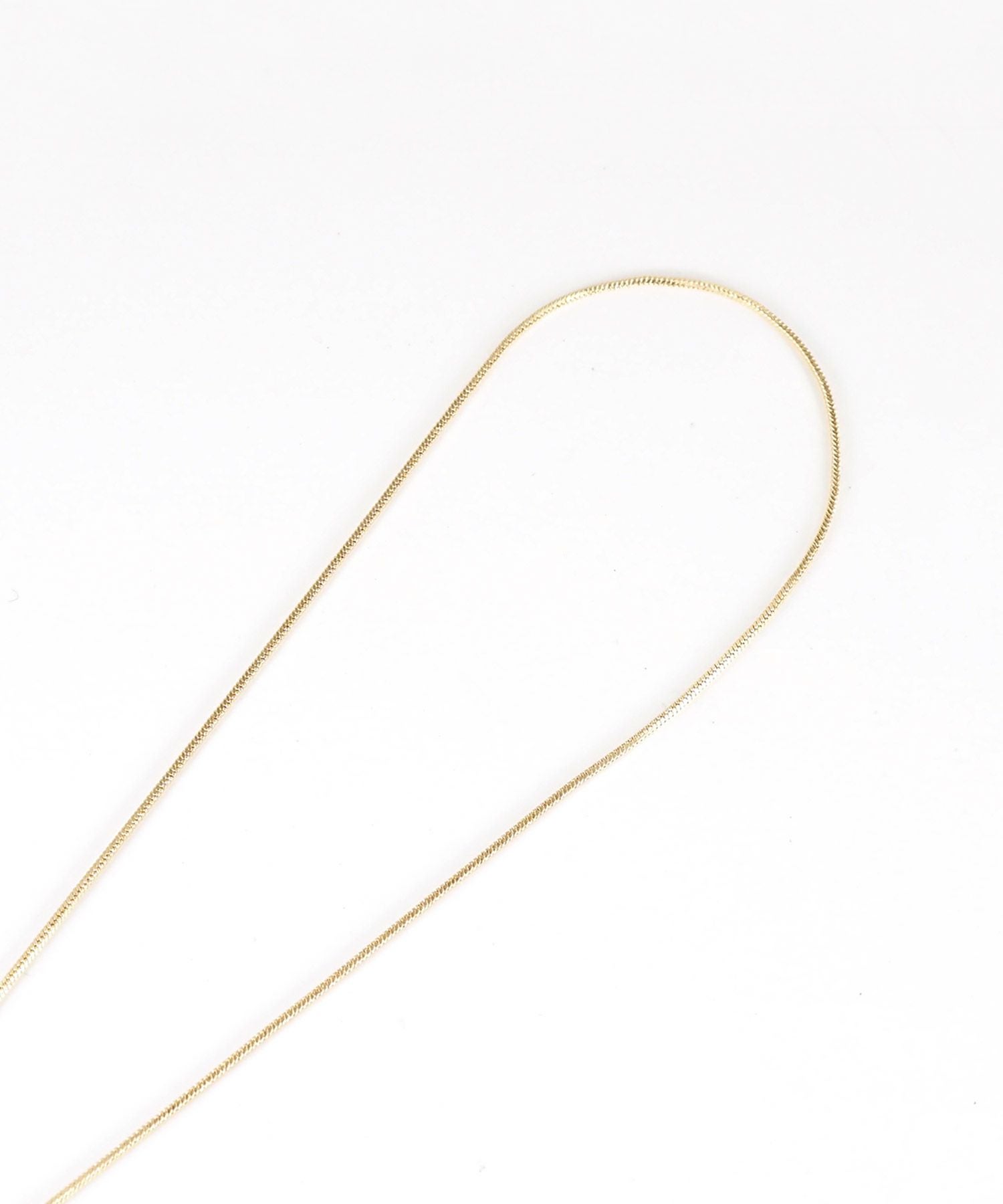 クレセントループタイネックレス