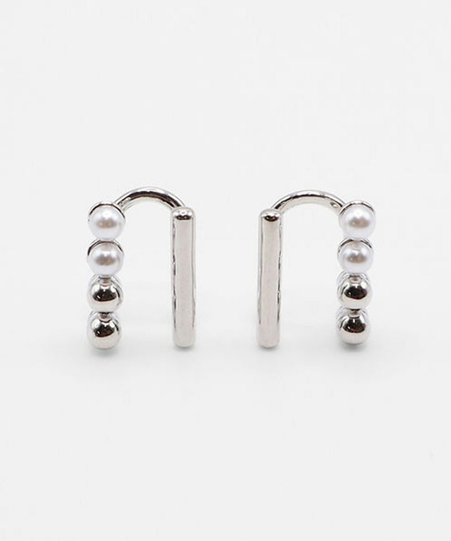 パールラインラウンドメタルイヤリング