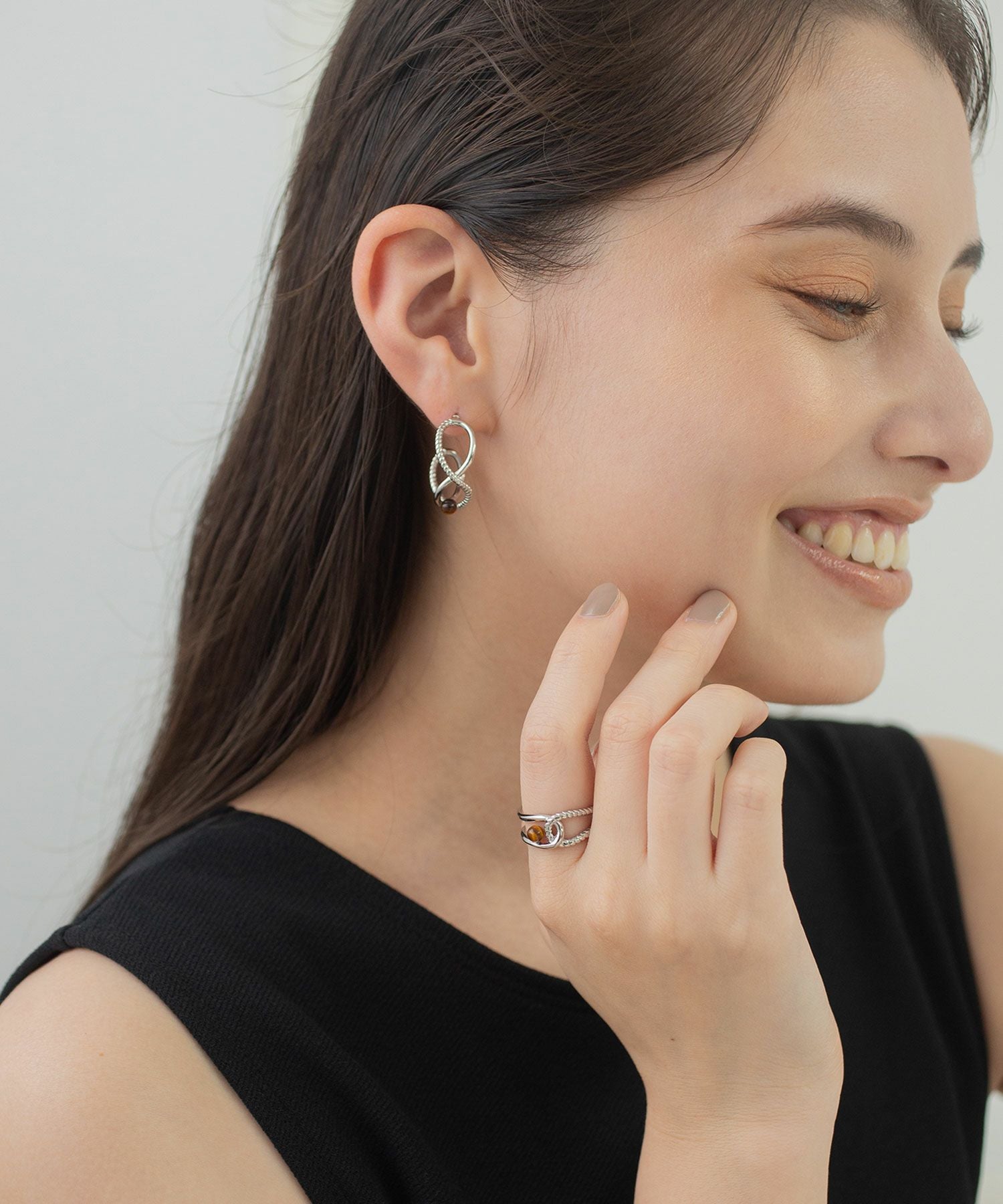 桜井ユキさん着用】ストーンエリプスクロスチタンポストピアス【MUK