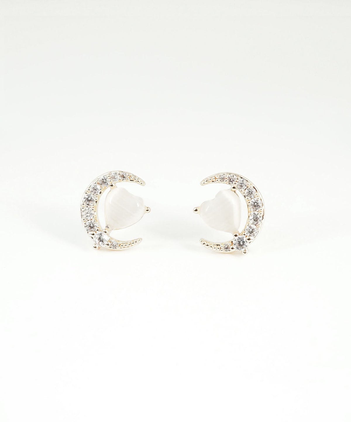 ハートムーンキャッツアイチタンポストピアス