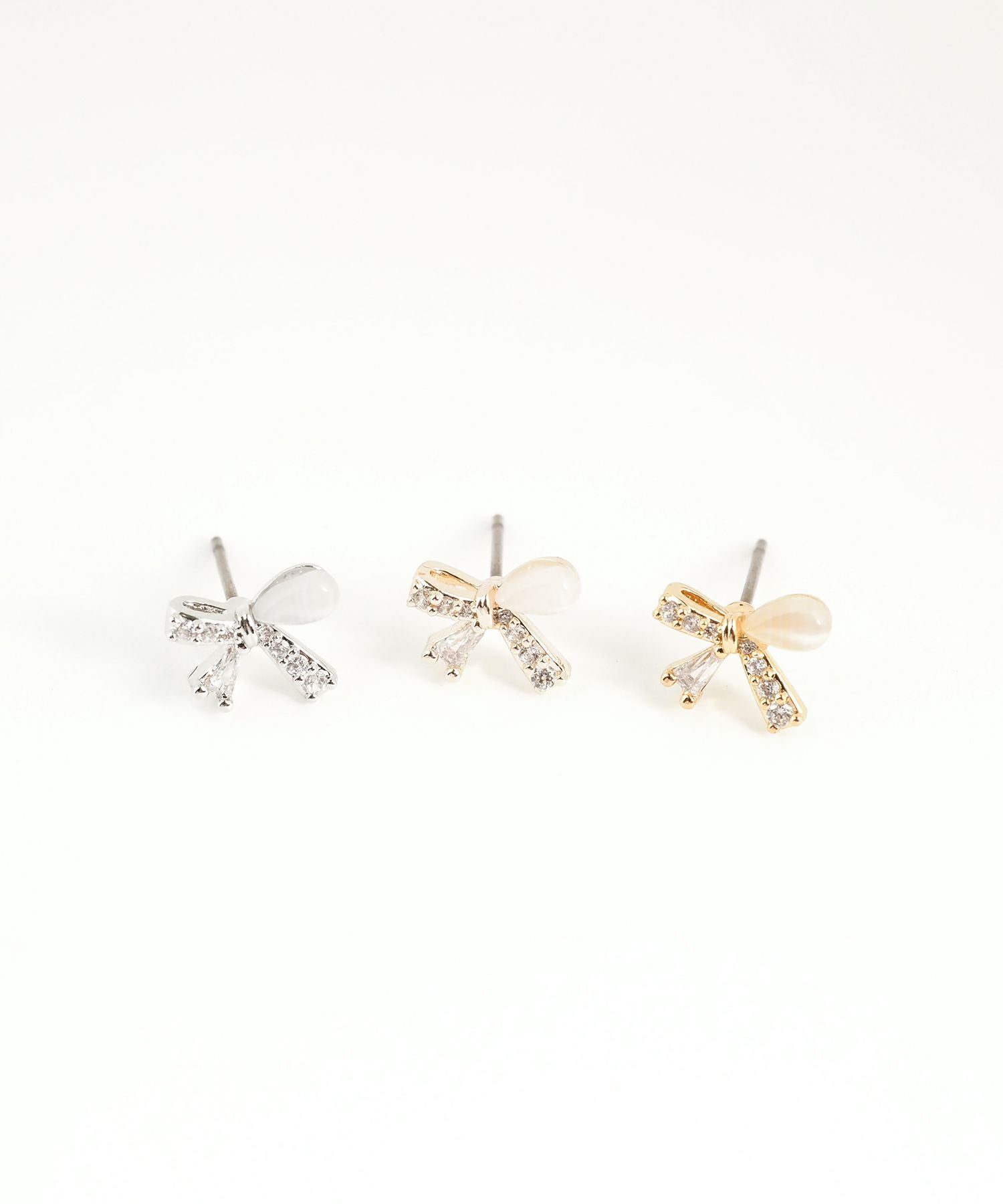 アシンメトリーリボンキャッツアイチタンポストピアス