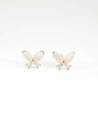 クラッシーバタフライキャッツアイチタンポストピアス