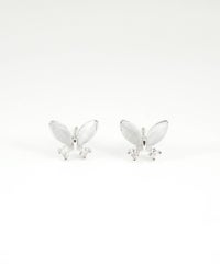 クラッシーバタフライキャッツアイチタンポストピアス