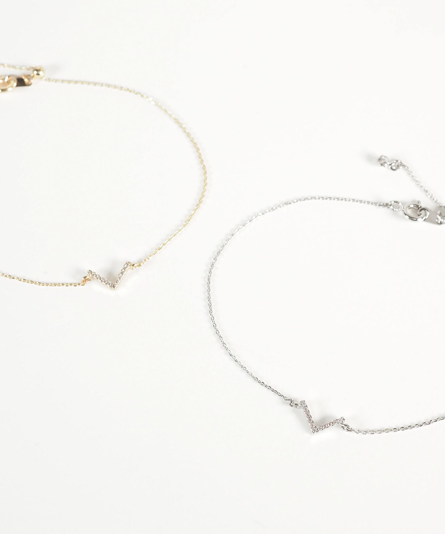 Vモチーフブレスレット