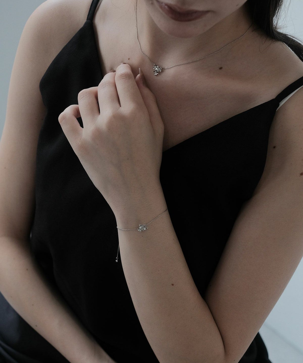 フラワーシルエットブレスレット