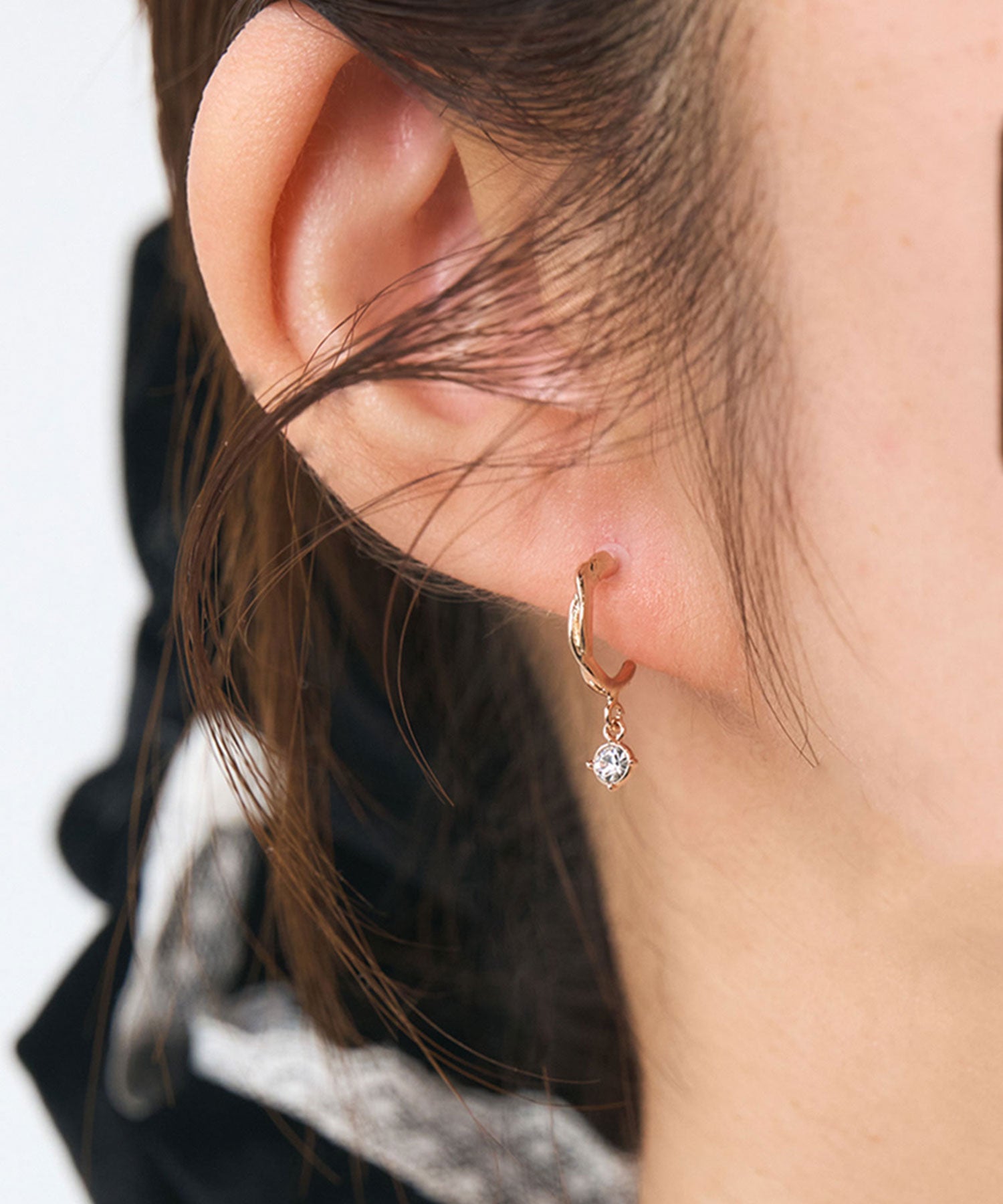 ワンストーンフープピュアチタンポストピアス