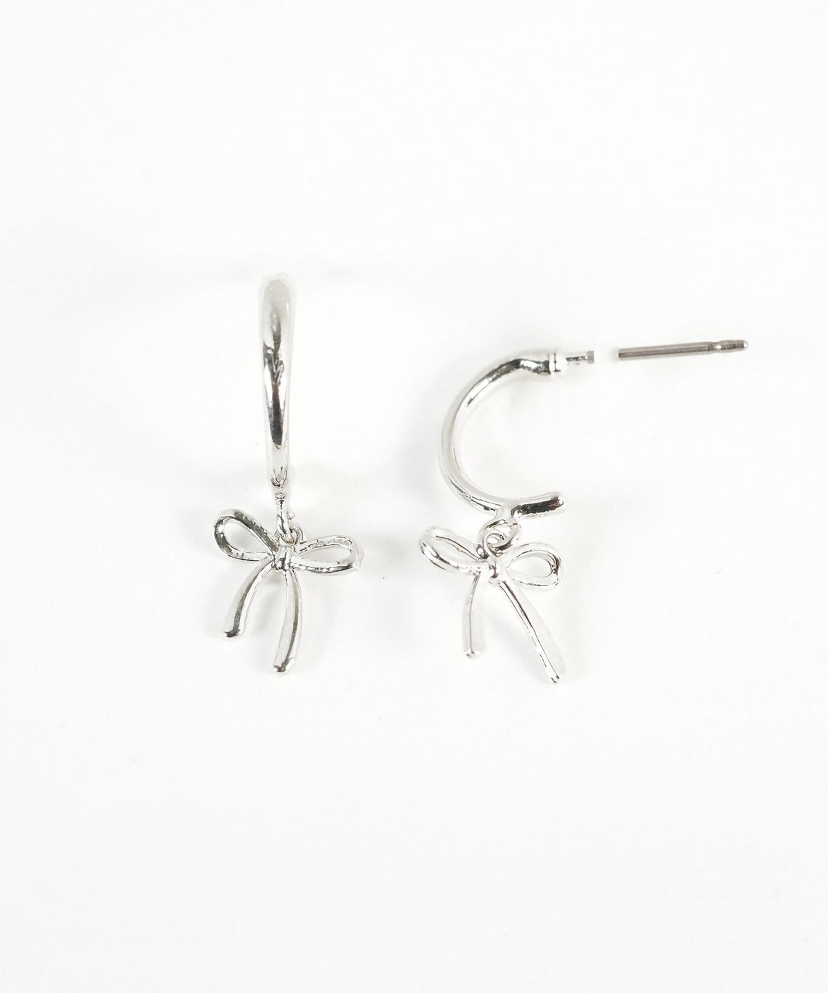 リボンピュアチタンポストピアス