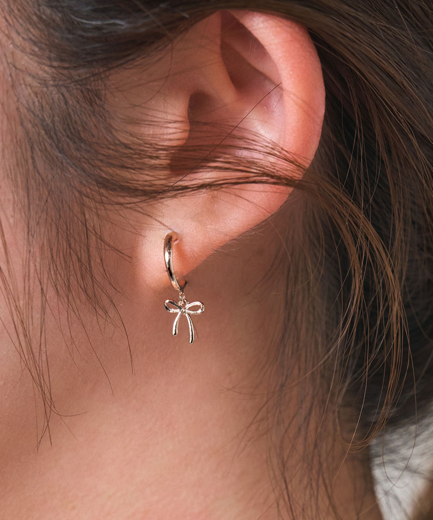 リボンフープピュアチタンポストピアス