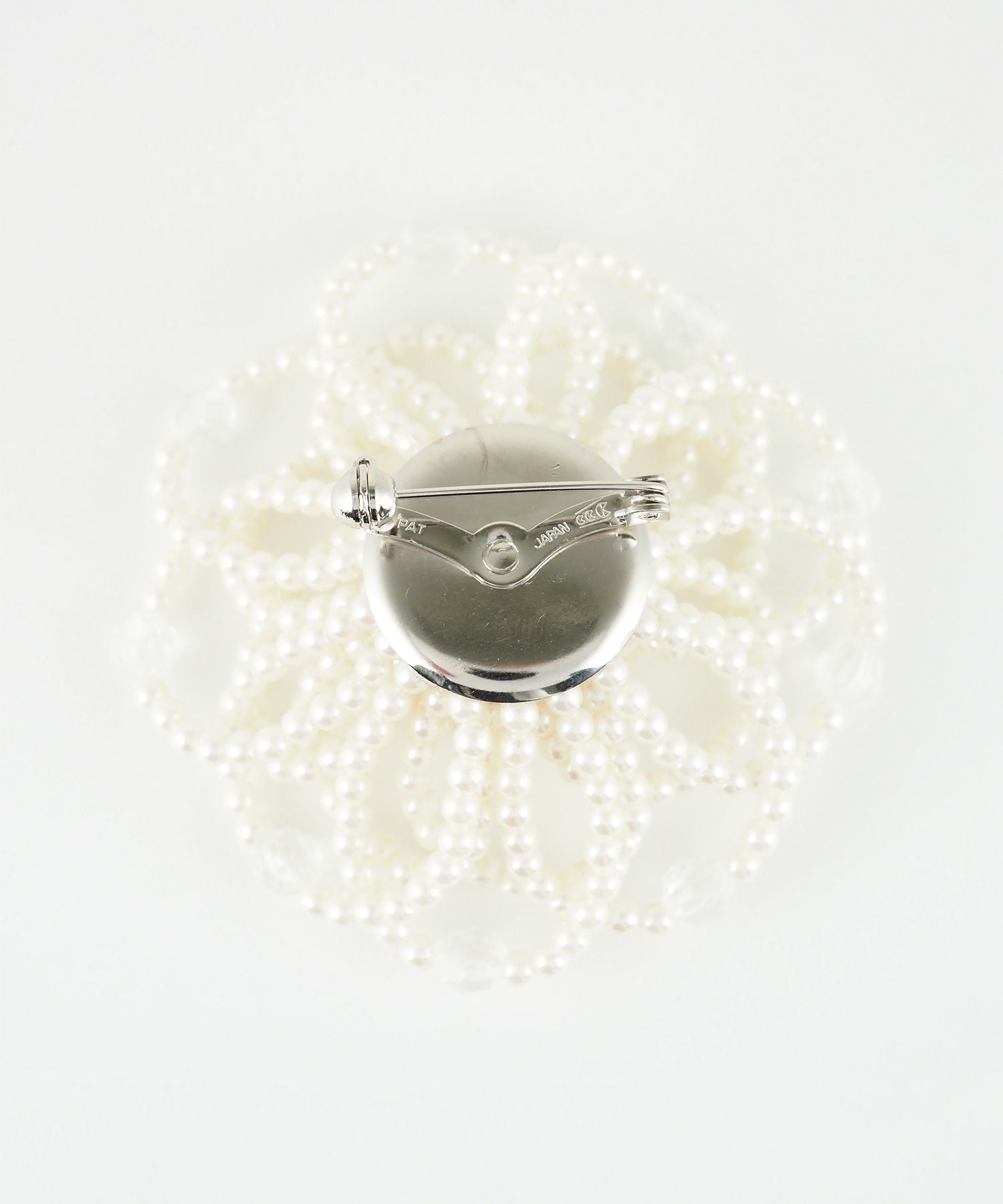 パールビーズフラワーブローチ