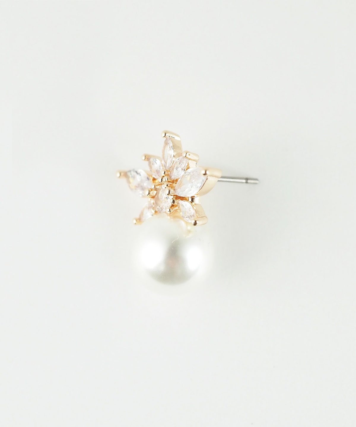 フラワーキュービックパールチタンポストピアス