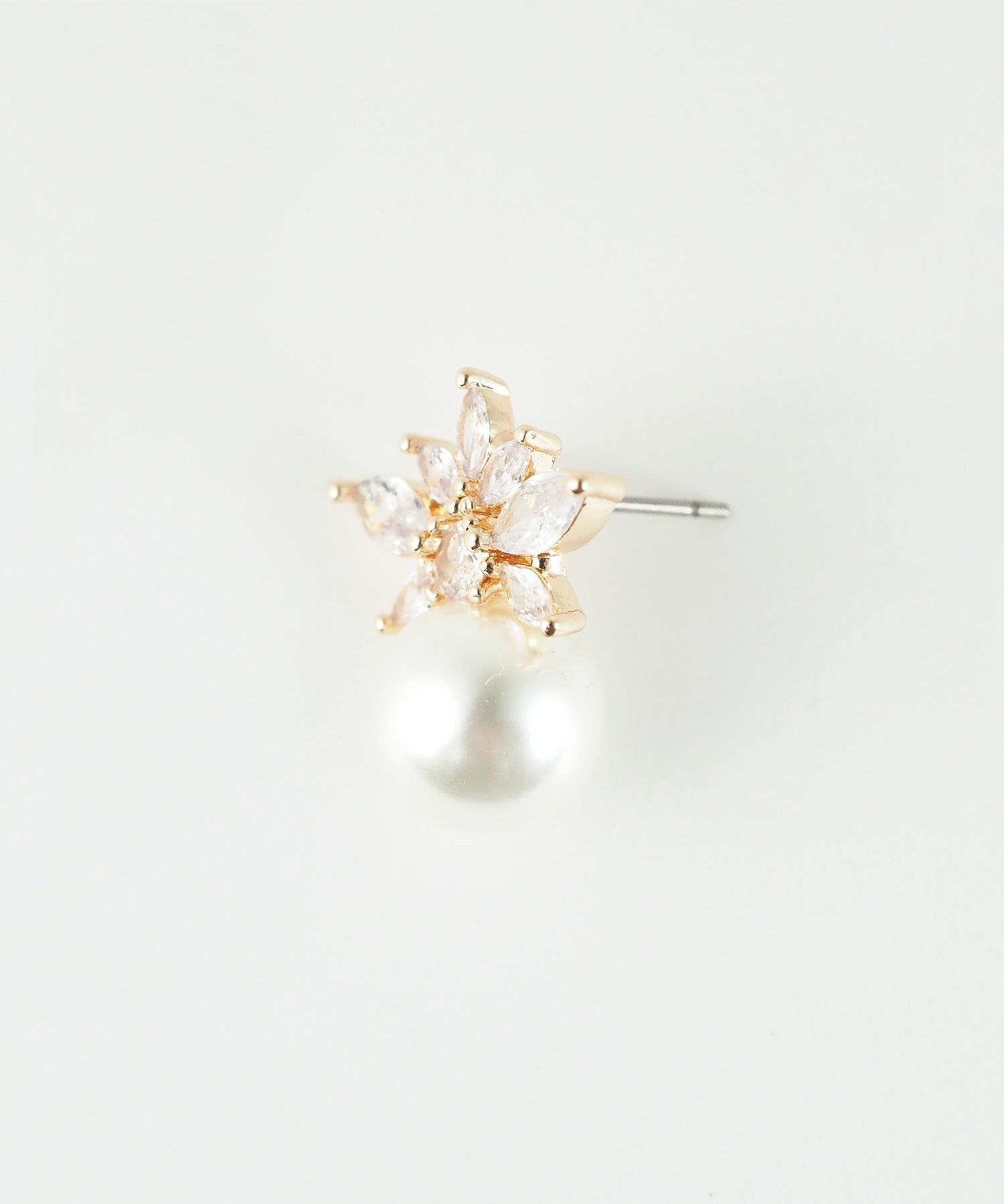 フラワーキュービックパールチタンポストピアス