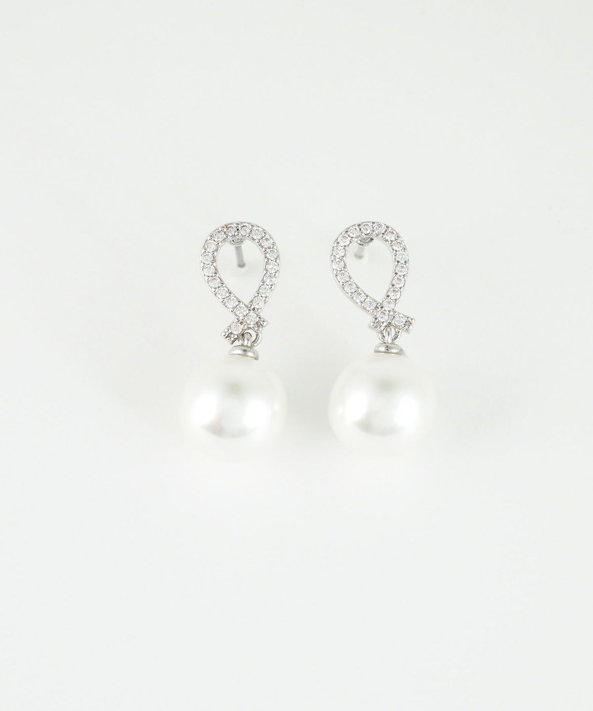 ノットラインストーンチタンポストピアス