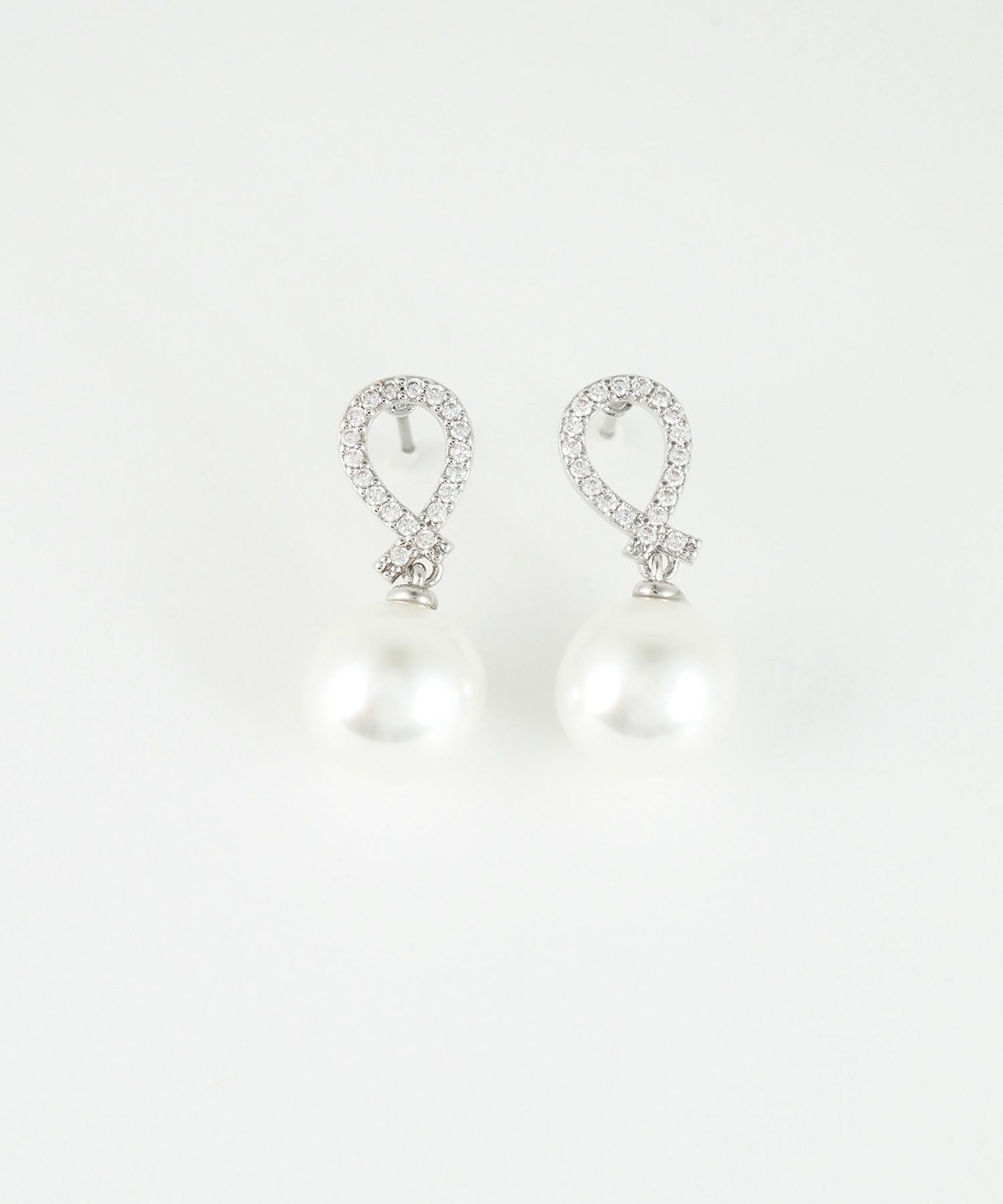 ノットラインストーンチタンポストピアス