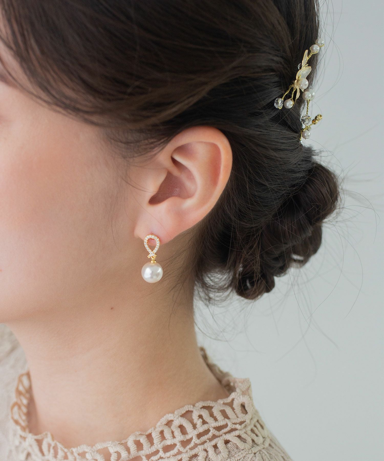 ノットラインストーンチタンポストピアス