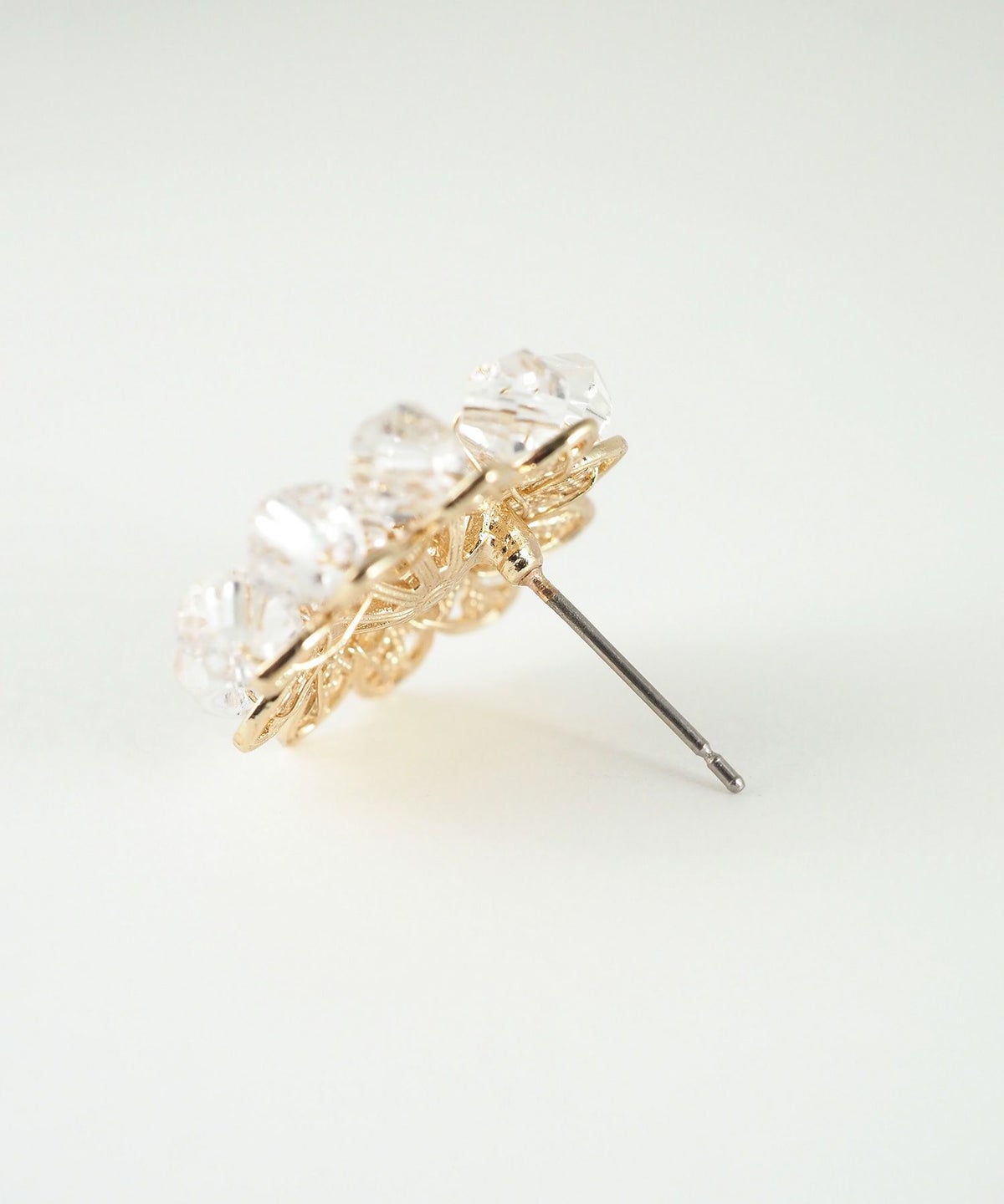 フラワービーズチタンポストピアス