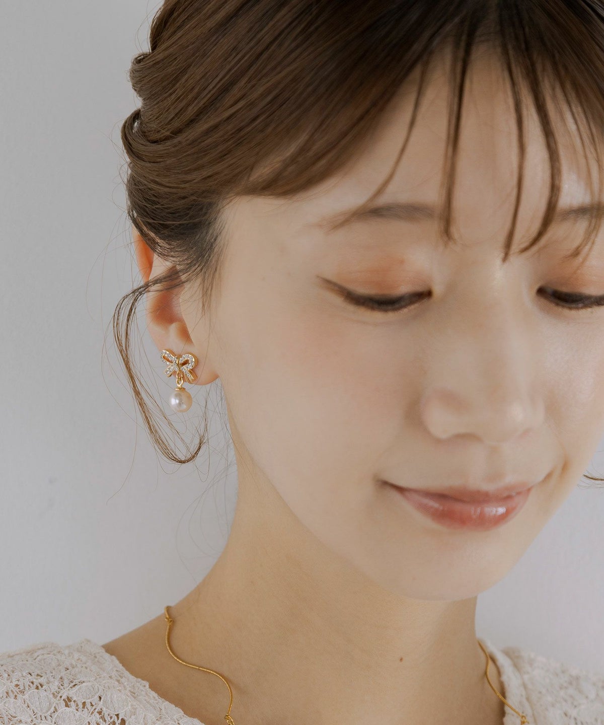 ラインストーンリボンパールイヤリング