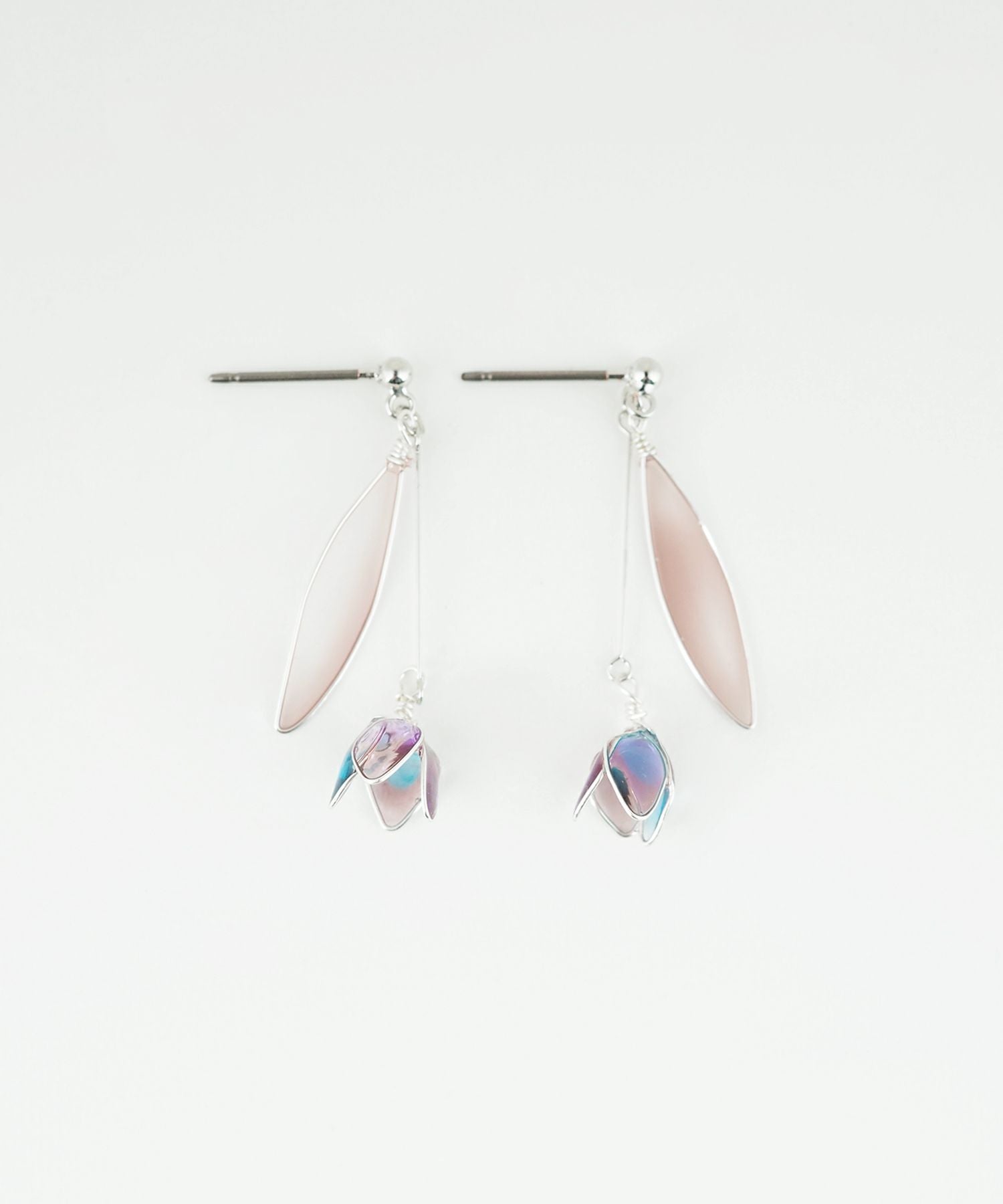 ツボミワイヤーリーフチタンポストピアス