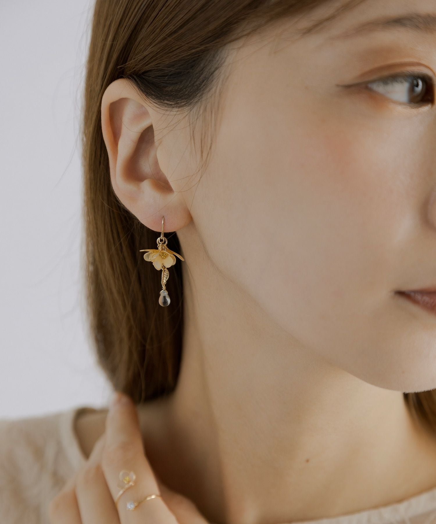 3連フラワーフックピアス