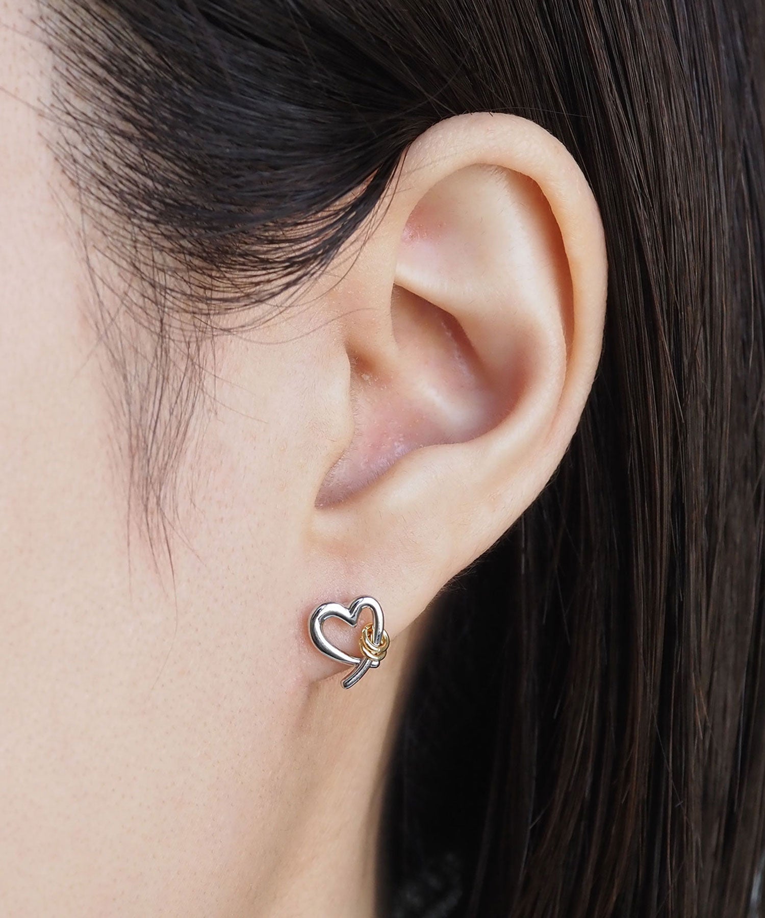 バイカラーハートチタンポストピアス