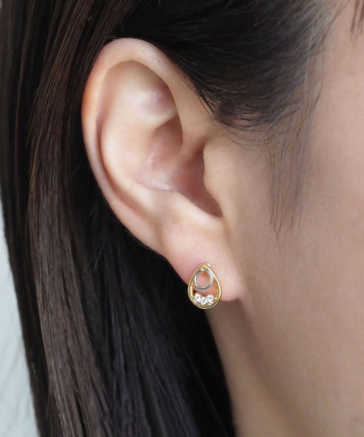 バイカラードロップチタンポストピアス