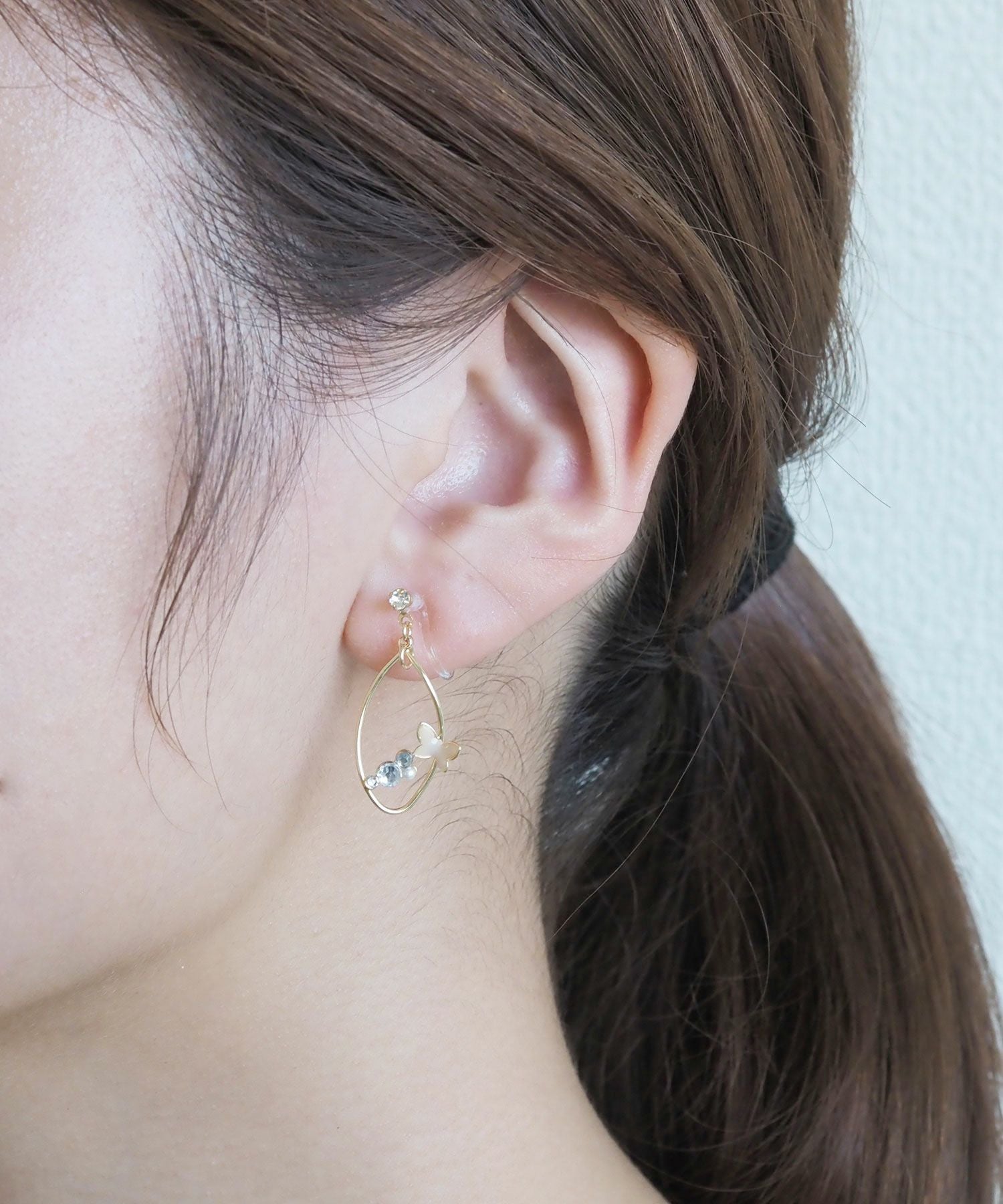 バタフライストーン樹脂ノンホールイヤリング