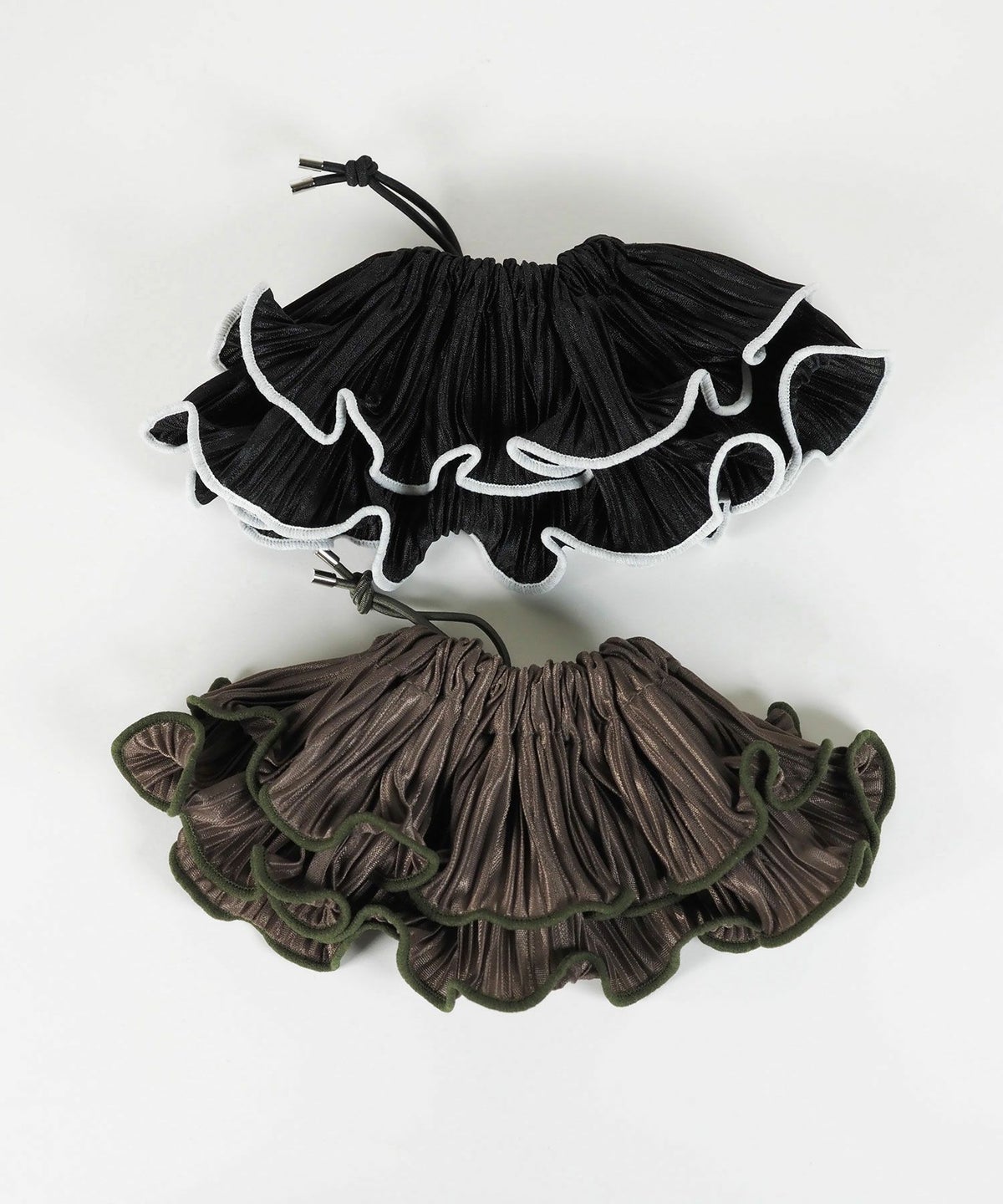 プリーツラインシュシュット