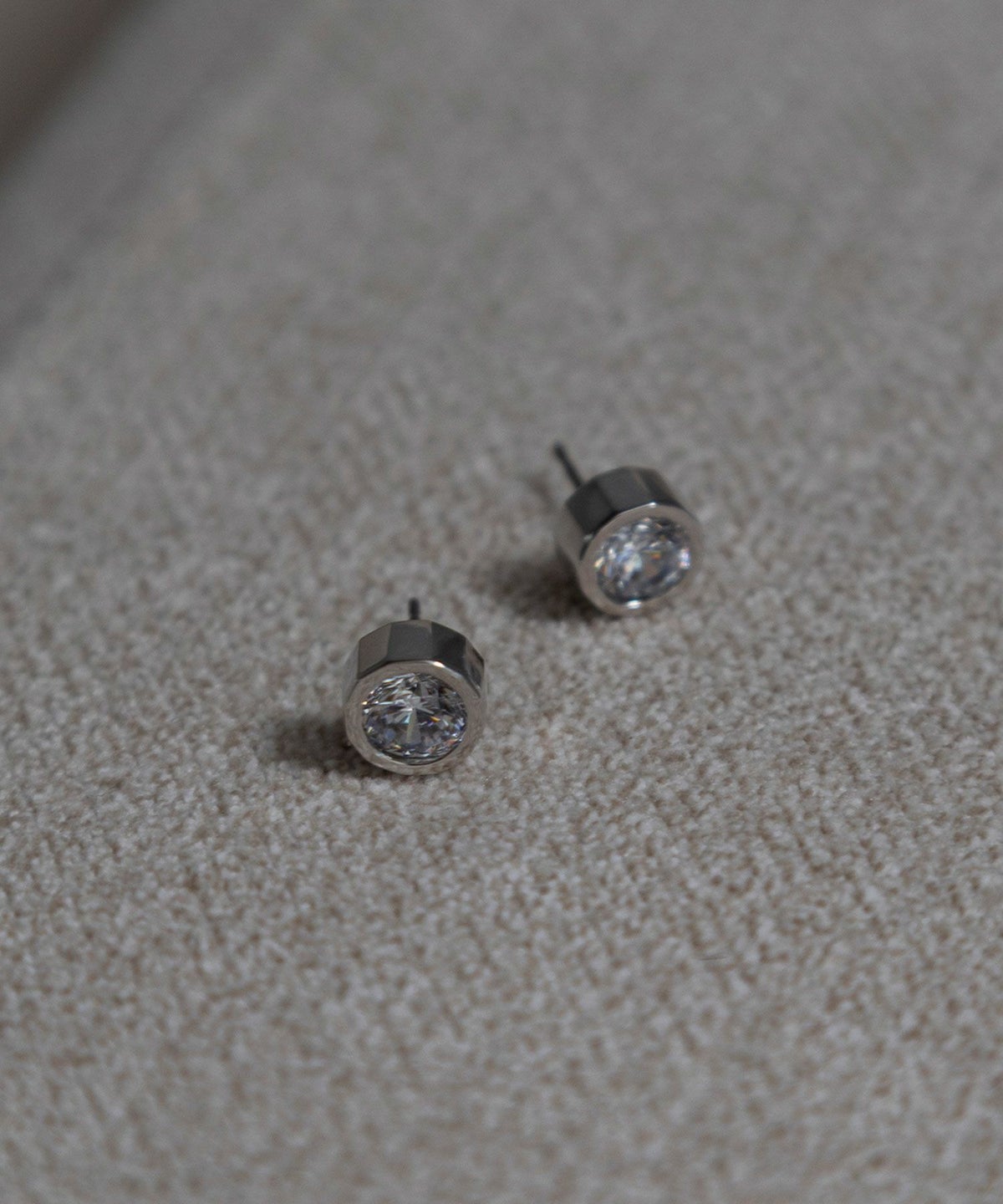 ジルコニアポイントプレーンチタンポストピアス