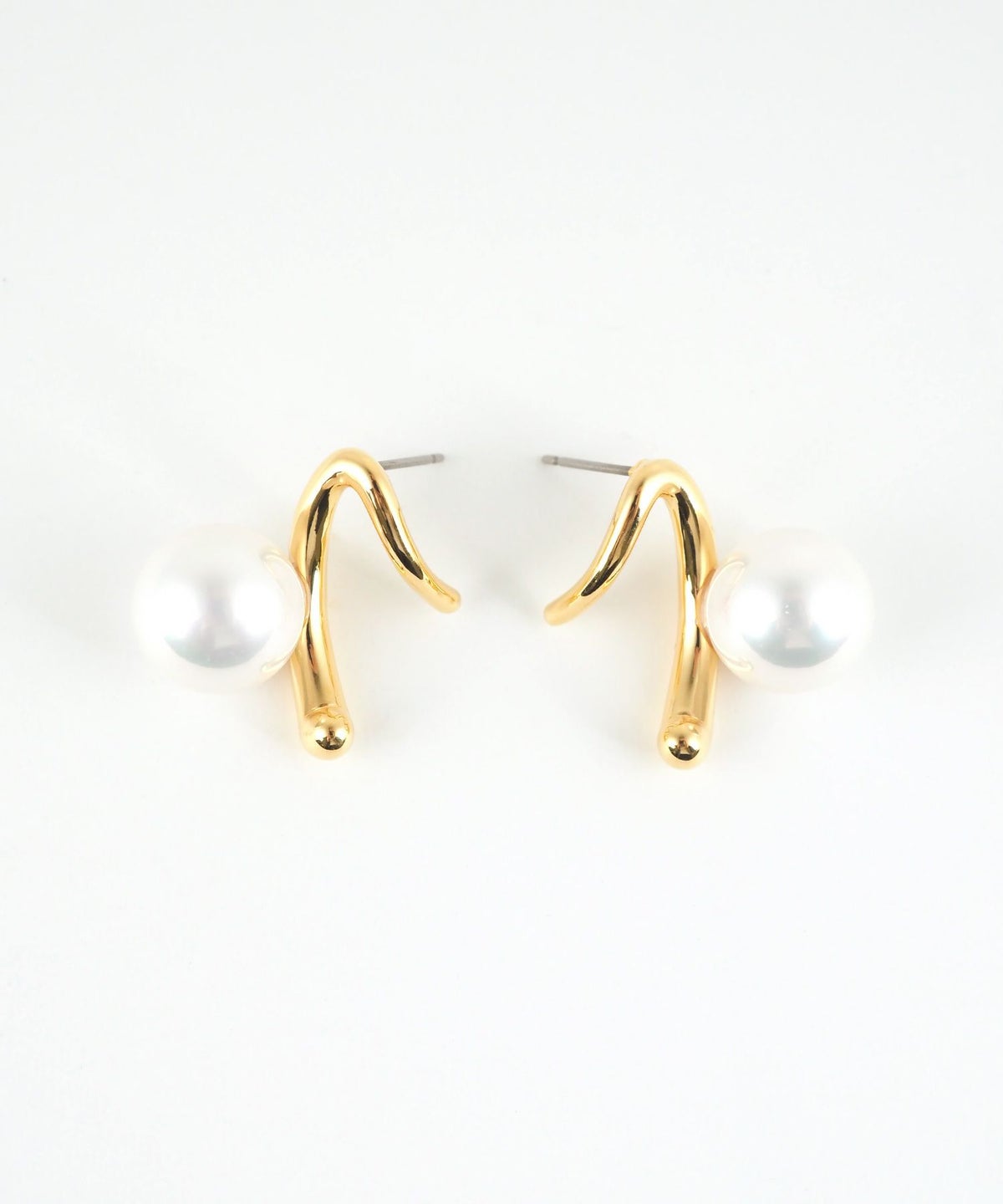 ポリッシュパールニュアンスピアス