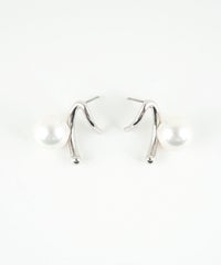 ポリッシュパールニュアンスピアス