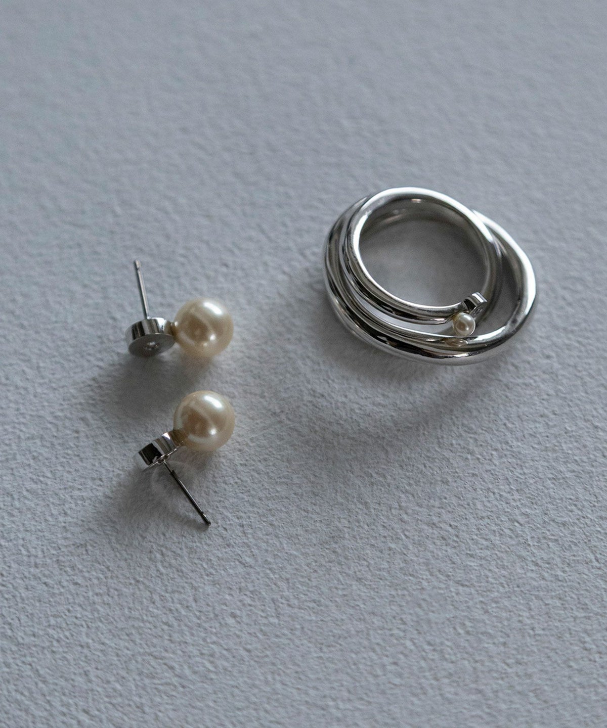 シェルパールジルコニアメタルピアス