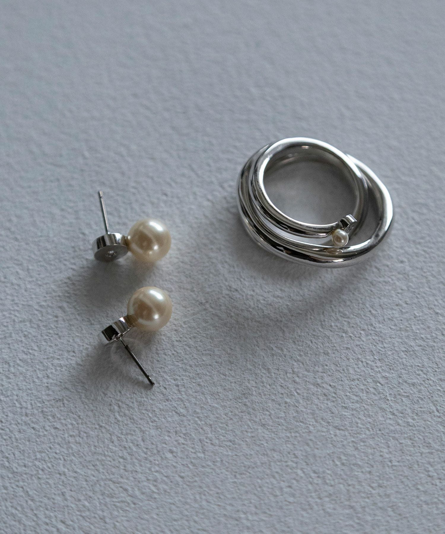 シェルパールジルコニアメタルピアス