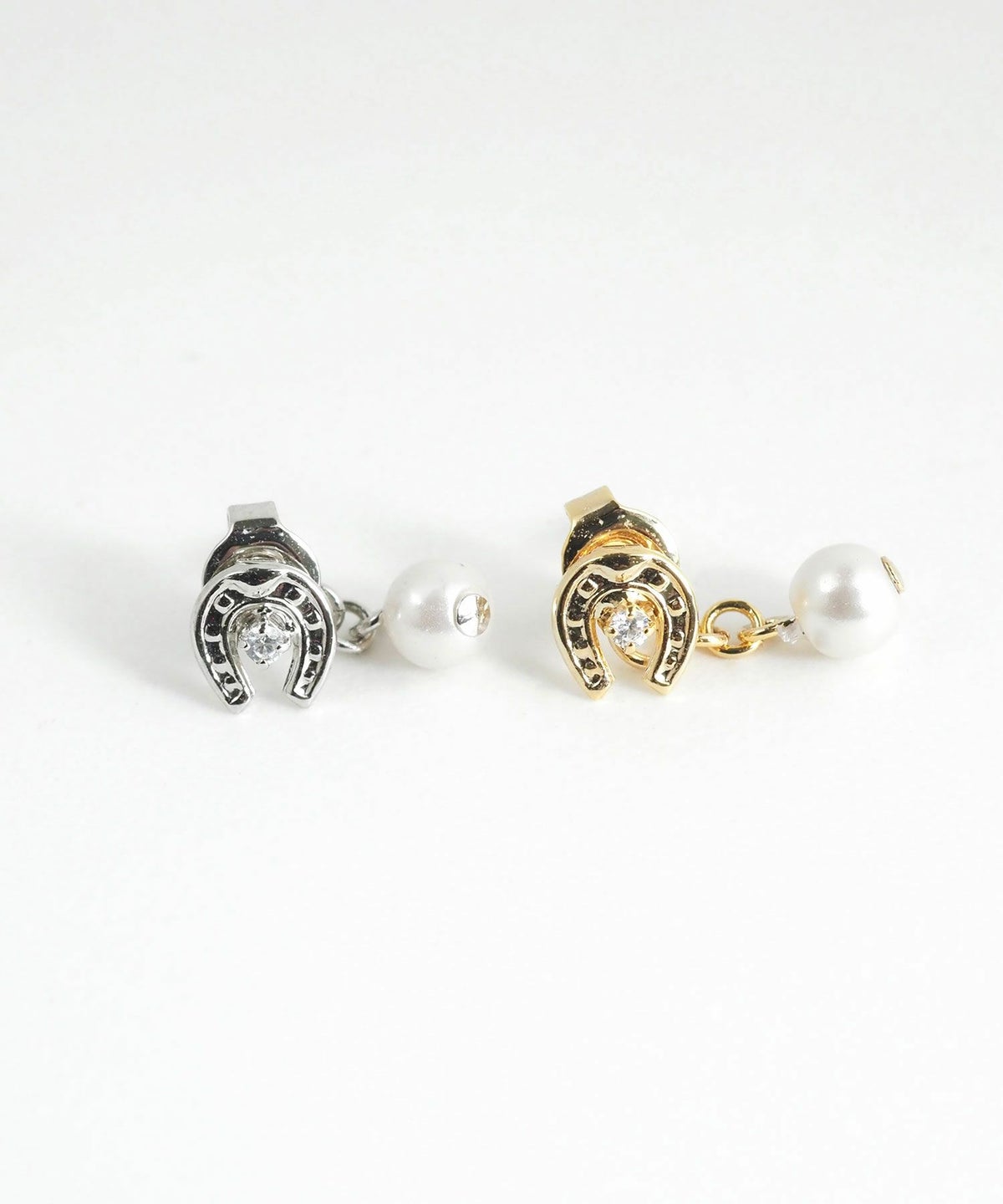 ホースシューパールバックキャッチピアス