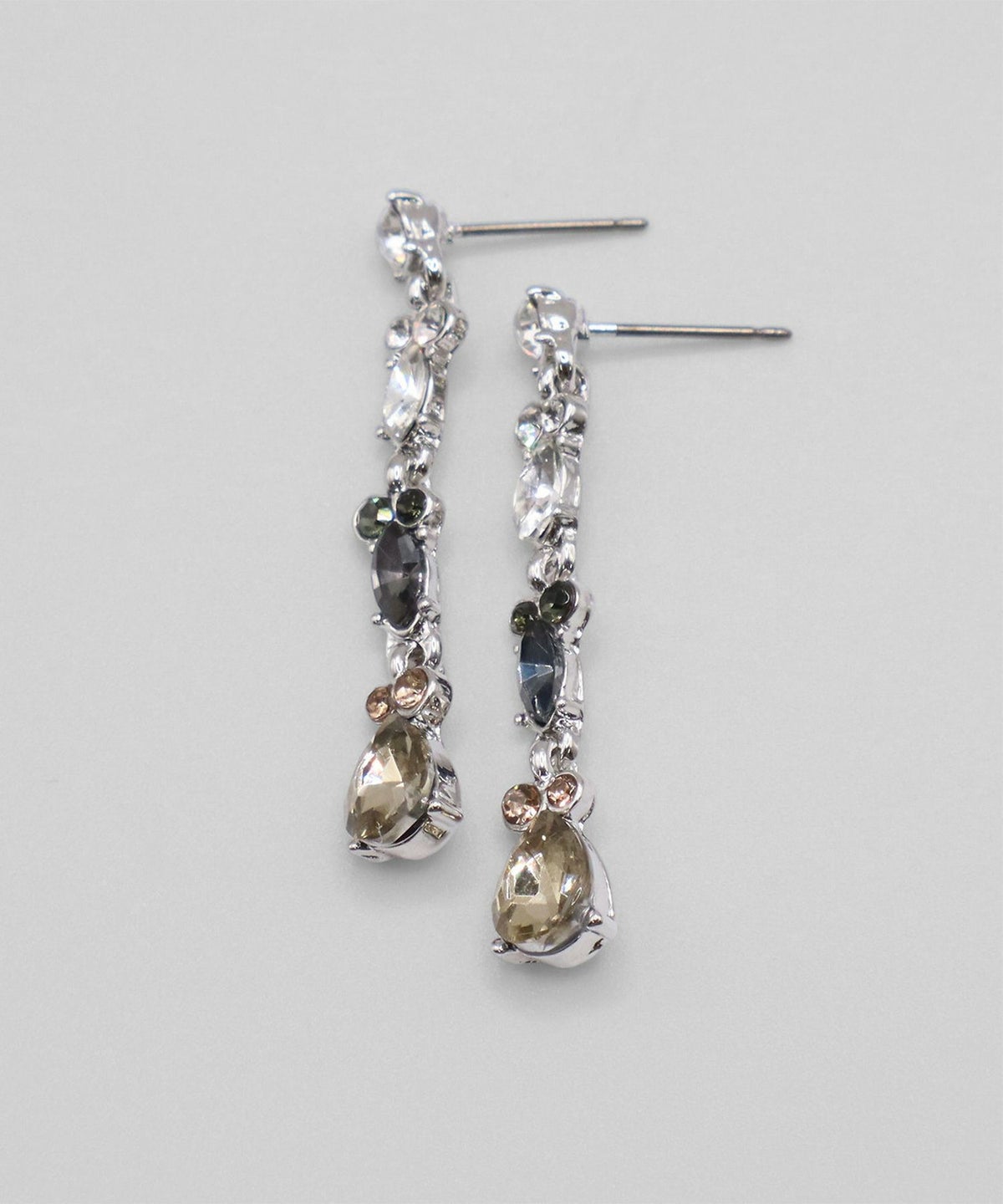 ドロップモチーフブラックストーンロングチタンポストピアス